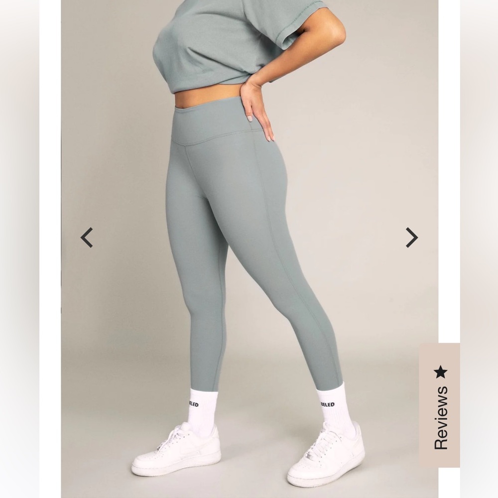 UnLABELED High Waisted Legging - M